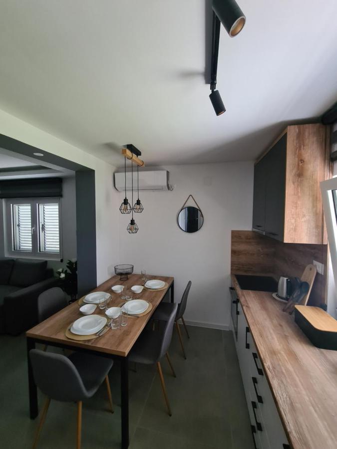 Apartment Nikcevic Tivat Buitenkant foto